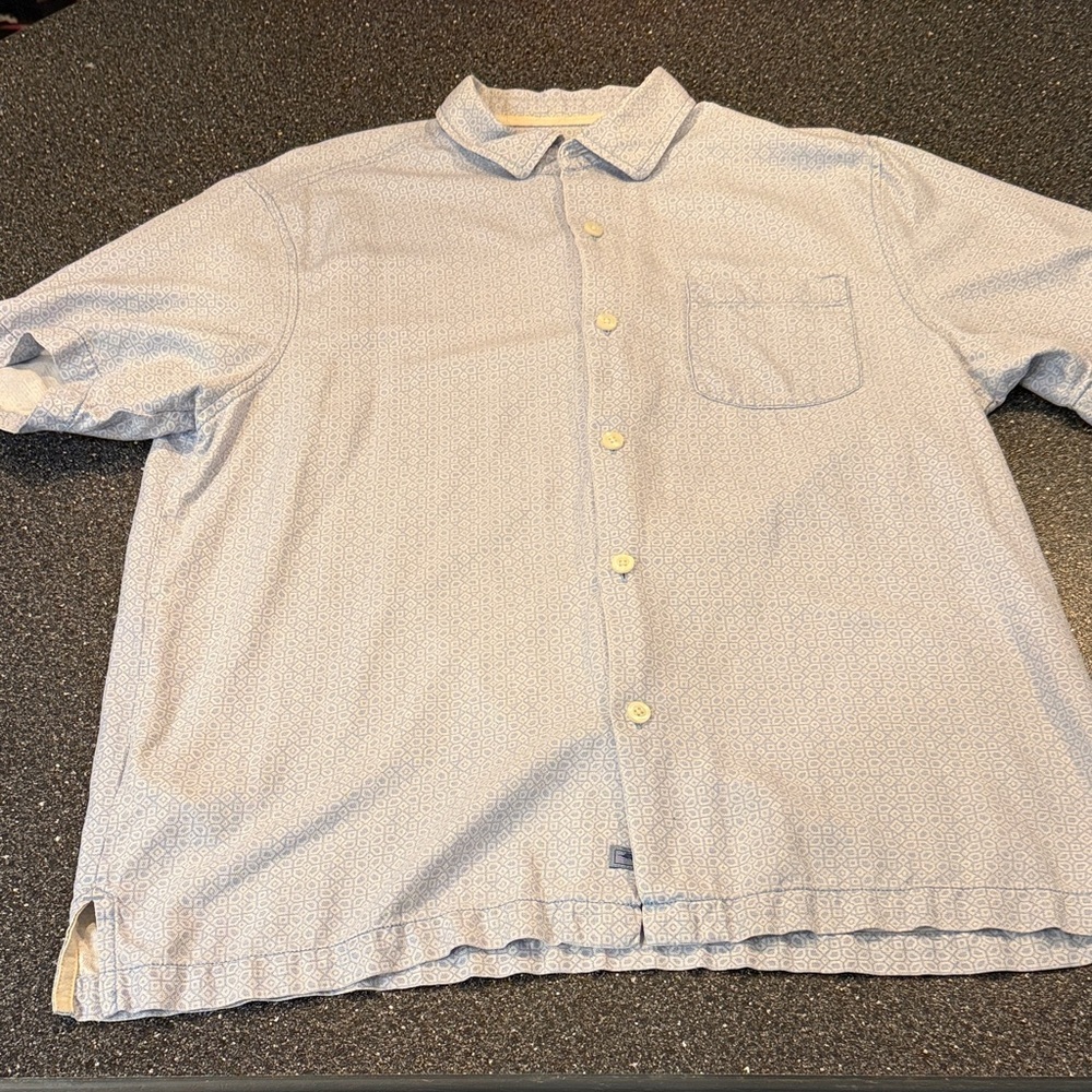 Tommy Bahama Light Blue Casual Button-Down Shirt - 100% silk - size Large